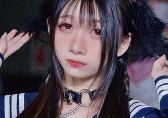 私拍清青琴玖，短裙作品里的随风而动，居然让我想到了田园里的小野花？
