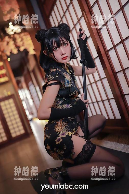 下载炸蛋Boom的白丝护士美图，让你的收藏更有趣！