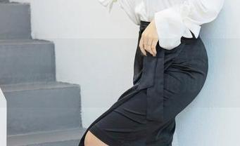 爱蜜社 – 心妍小公主泳池写真新篇章：水花四溅，咦，是在玩泡泡吗？
