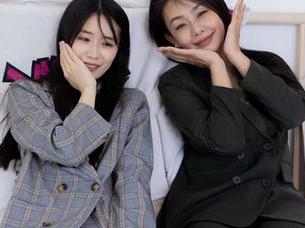 物恋传媒 – 一场没圣光的表演，只有小晴和大地的pal，尽在这张图片中。