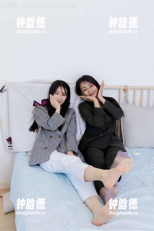 物恋传媒-小晴 物恋传媒 - 一场没圣光的表演,只有小晴和大地的pal,尽在这张图片中。