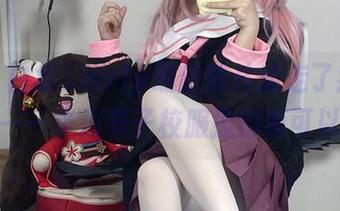 举报！白栎Shirly最新照片偷走了我的青春——丰川祥子校服撩得真可以。