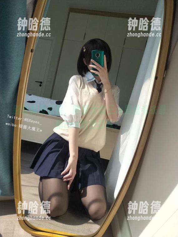 眼酱大魔王w 别说我没提醒,眼酱大魔王w黑丝毛衣最新cos趁热打铁!