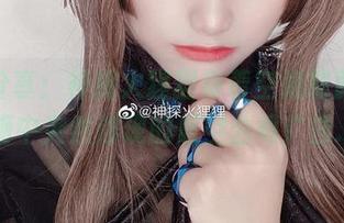 原图分享：神探火狸狸身着空姐制服，脑海中突然浮现的航空公司广告…