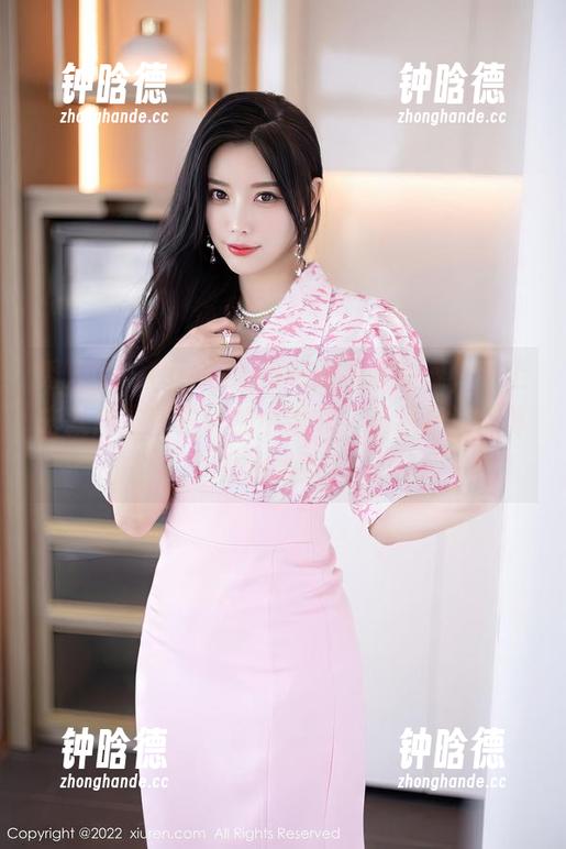 秀人网-Carol周妍希 秀人网 - Carol周妍希的礼服资源,穿上去就想立刻去参加个婚礼,虽然我连伴郎都没找到?