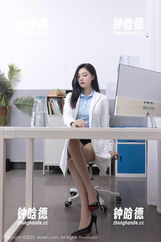 秀人网-九千柒柒 秀人网 - 九千柒柒做的厨娘合集:我根本无法专心吃饭,下载链接在这里哦