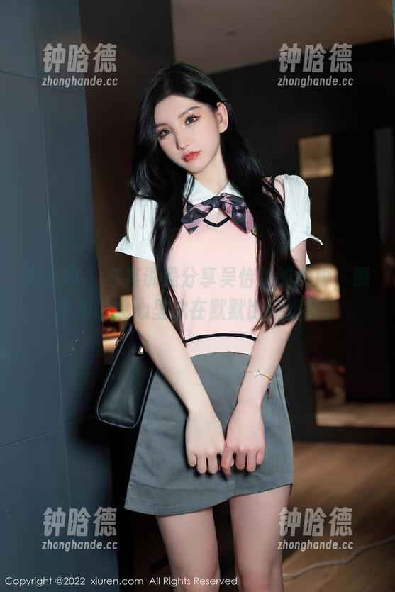 秀人网-吴怡怡 秀人网 - 与其说是分享吴怡怡的美脚,倒不如说我心里总在默默比较媲美。
