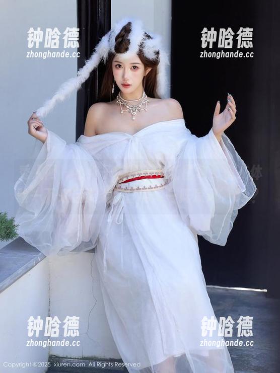 秀人网-小纯子 秀人网 - 小纯子的夏天最新图包,快来体验一下来自炎炎夏日的‘一阵凉风’ok?