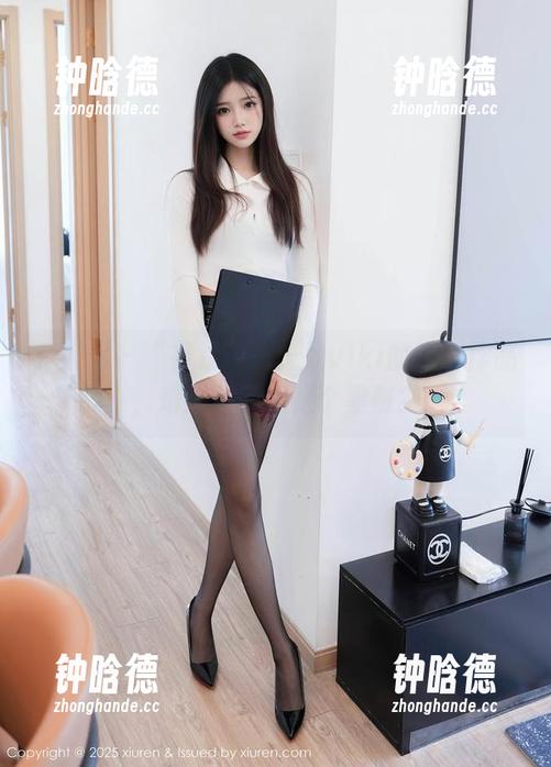 秀人网-杜viki 秀人网 - “裸足”——杜viki的定制作品,难道鞋子只是个累赘?