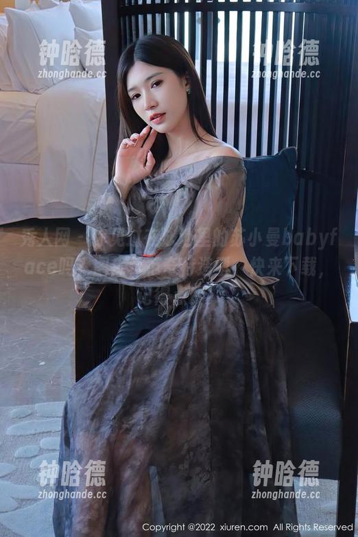 秀人网-苏小曼babyface 秀人网 - 你见过在泳池里的苏小曼babyface吗?图库示范奇特造型,快来下载,记得点赞!