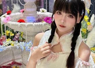 私房美图大集合，秋山AkI的万圣节……这打扮也是够大胆的哈！