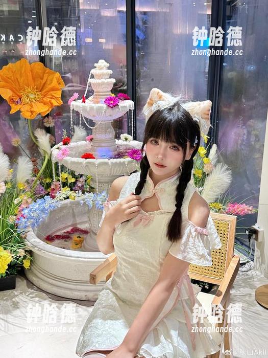秋山AkI 私房美图大集合,秋山AkI的万圣节……这打扮也是够大胆的哈!