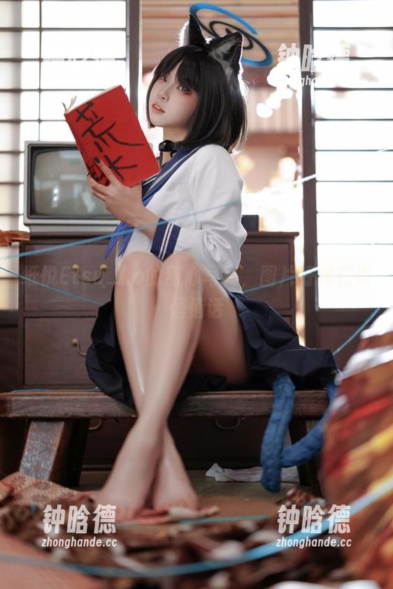 纸悦Etsu_ko的甜心写真，图片好像在说悄悄话