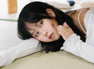 萌芽儿o0与她的比基尼套图：是花是草，谁能分清？