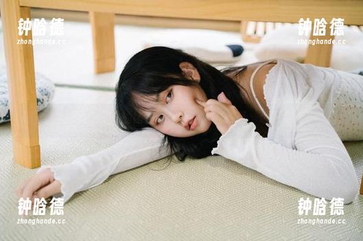 萌芽儿o0 萌芽儿o0与她的比基尼套图:是花是草,谁能分清?
