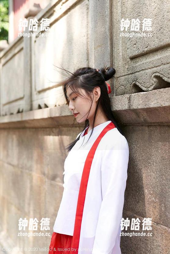 蜜桃社-谢芷馨Sindy 蜜桃社 - 纯白也能这么美?谢芷馨Sindy的写真可能会让我去买一件白衣服,快下载吧!