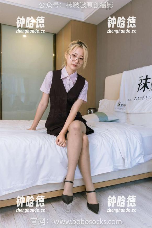 袜啵啵-果果 袜啵啵 - 心里不太平静啊,果果的全套肉丝作品,那脚尖微加固到底藏了多少小想法?