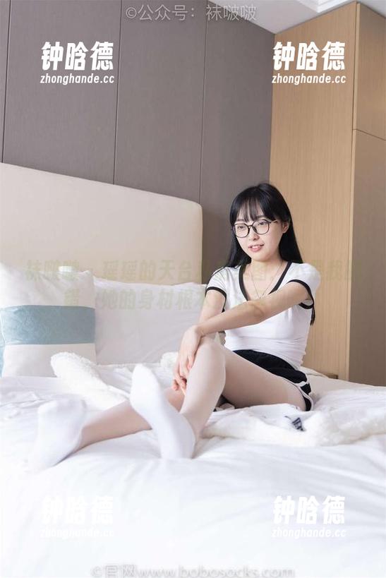 袜啵啵 - 瑶瑶的天台私房美图：不是我的错，她的身材根本没法忽视啊！