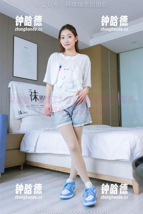 袜啵啵-甜甜圈 袜啵啵 - 找到了?甜甜圈的绝美白色写真,下载开始你的灵魂拷问!