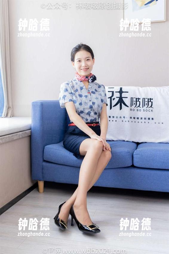 袜啵啵 - 苏苏运动鞋的美图真的是够高清，但她的搭配让我有点意外，居然可以把运动鞋穿得这么别致！