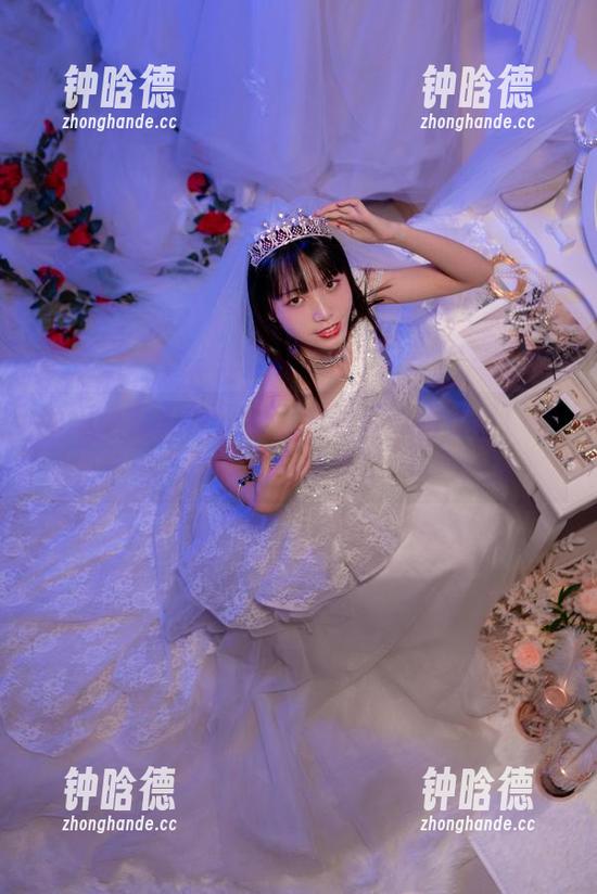 西瓜少女 西瓜少女黑丝双人百合合集:新情报!让你忍不住想偷瞄!