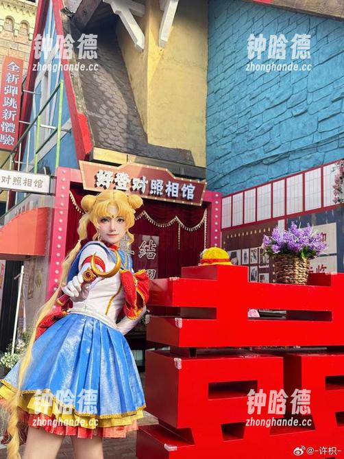 许枳 许枳的写真分享:当红色旗袍遇上灵魂,往返穿越啊!
