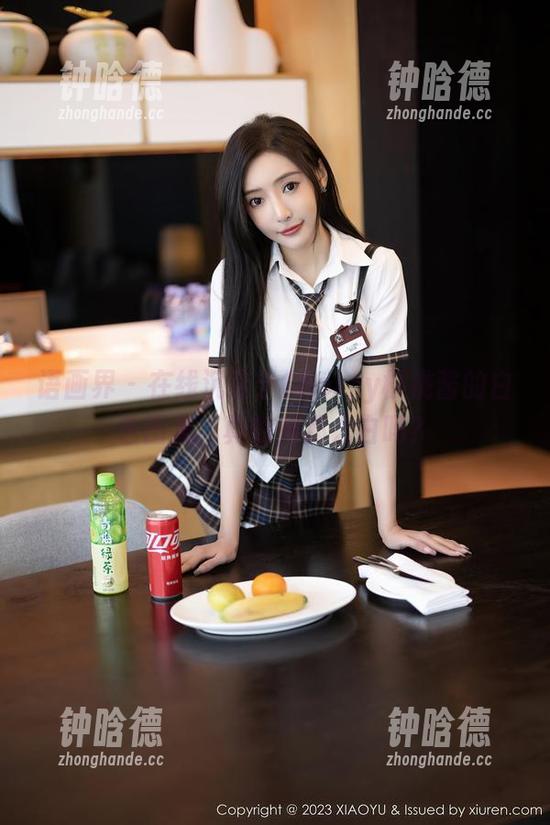 语画界-Cherry樱桃酱 语画界 - 在线沉迷于Cherry樱桃酱的白色图集,真的有那么白吗?