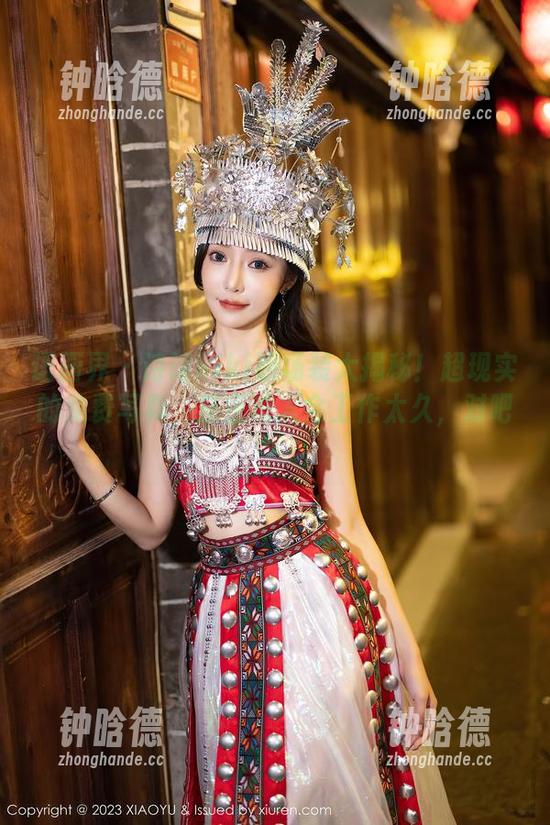 语画界-诗诗kiki 语画界 - 诗诗kiki职场装大揭秘!超现实的免费写真,反正没人会工作太久,对吧?