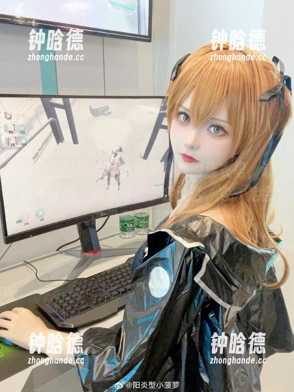 阳炎型小菠萝 图包里的阳炎型小菠萝和她的连衣裙,让我不禁想,如果这裙子会说话,它一定会讲很多有趣的事。