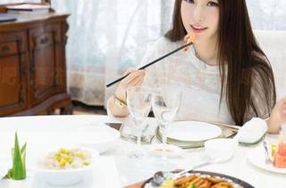 魅妍社 – 好吧，夏依依的护士套图是免费的，哦，这样想着有点不一样了？