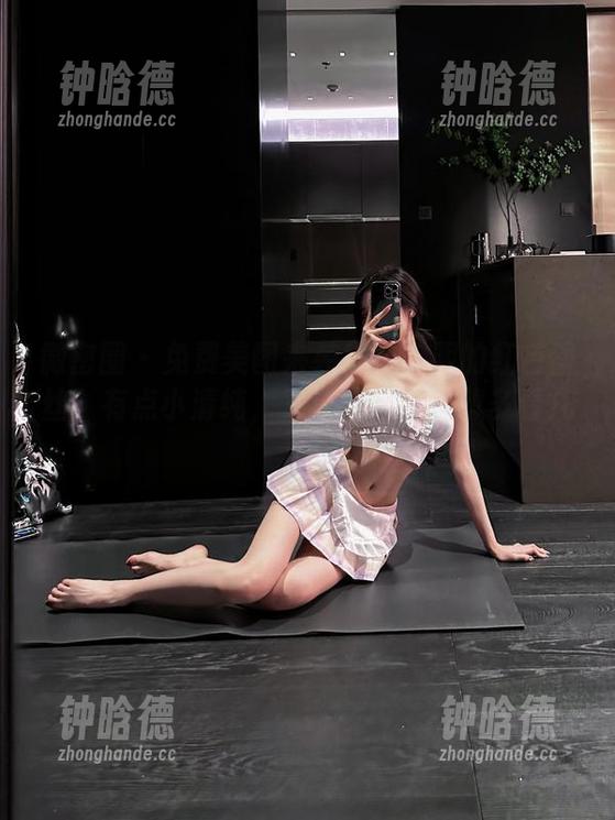 黎允熙 微密圈 - 免费美图来袭!黎允熙的红色蕾丝,有点小清纯,又让人不自觉想多看几眼